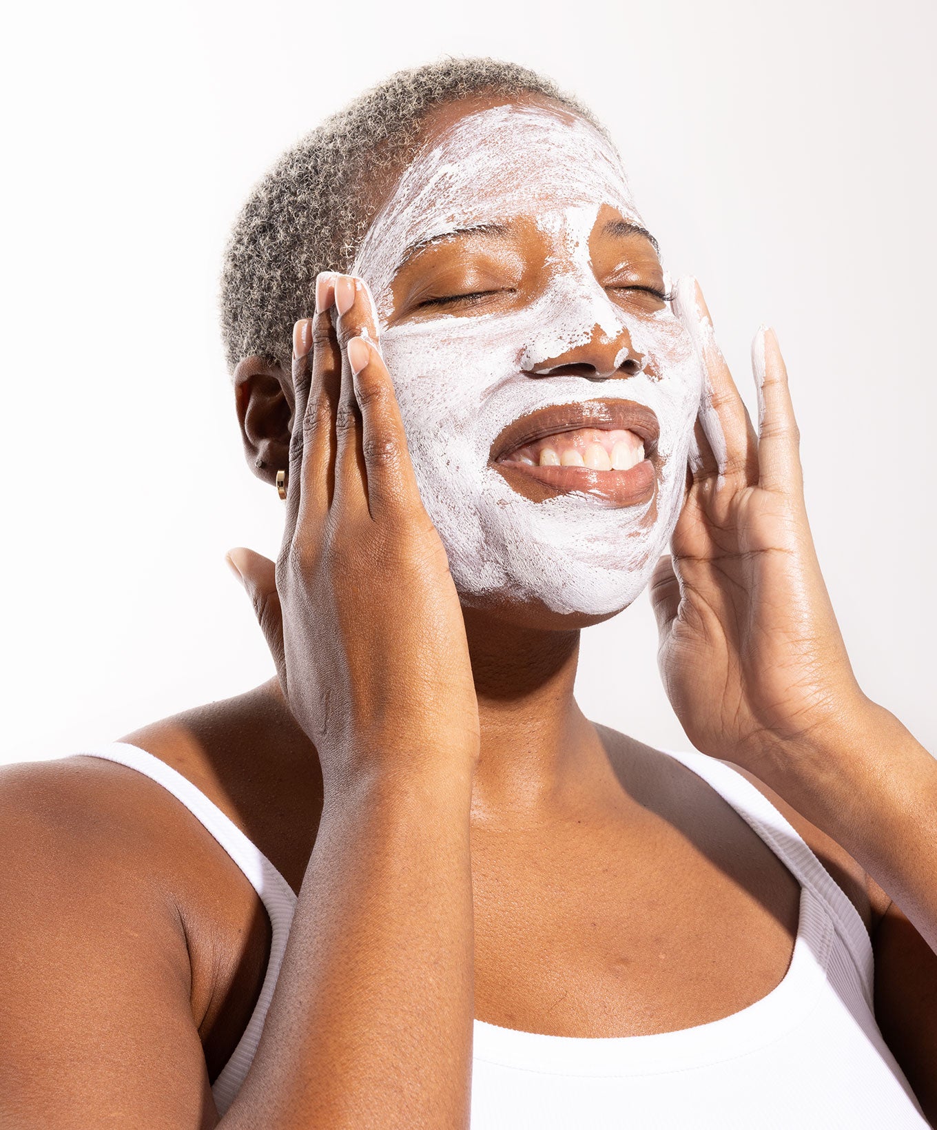 RR Product Energizing Cleansing Masque Model